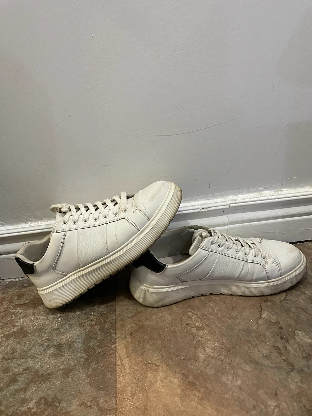 White sneakers with black detail ALDO