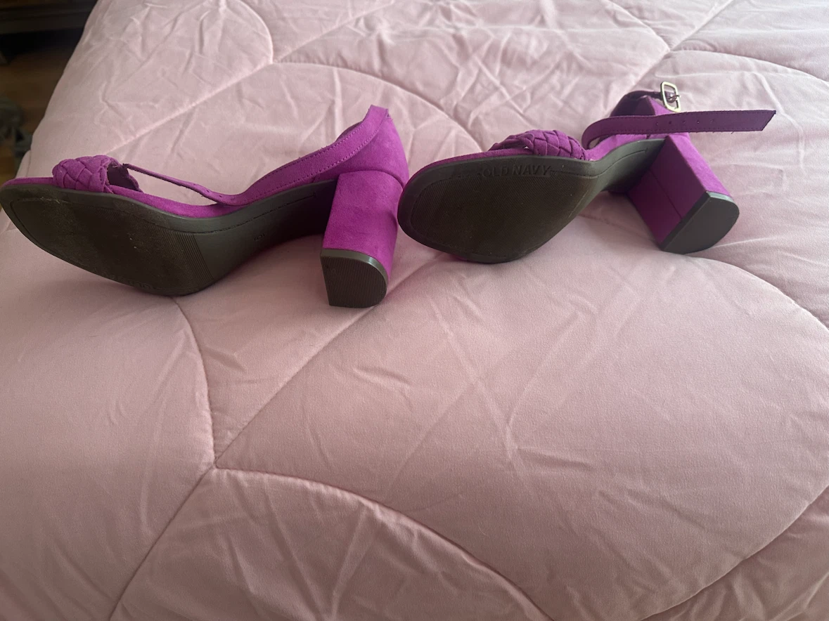 Old Navy Faux Suede Block Heel Sandals - photo 3