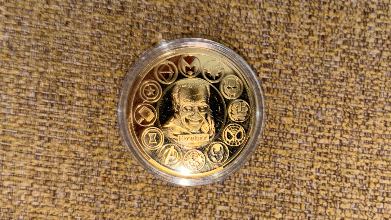 Stan Lee Excelsior Marvel Collector Coin - photo 2