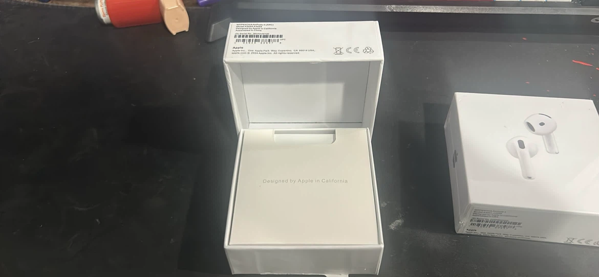 Apple AirPods 4 (ANC) - photo 2