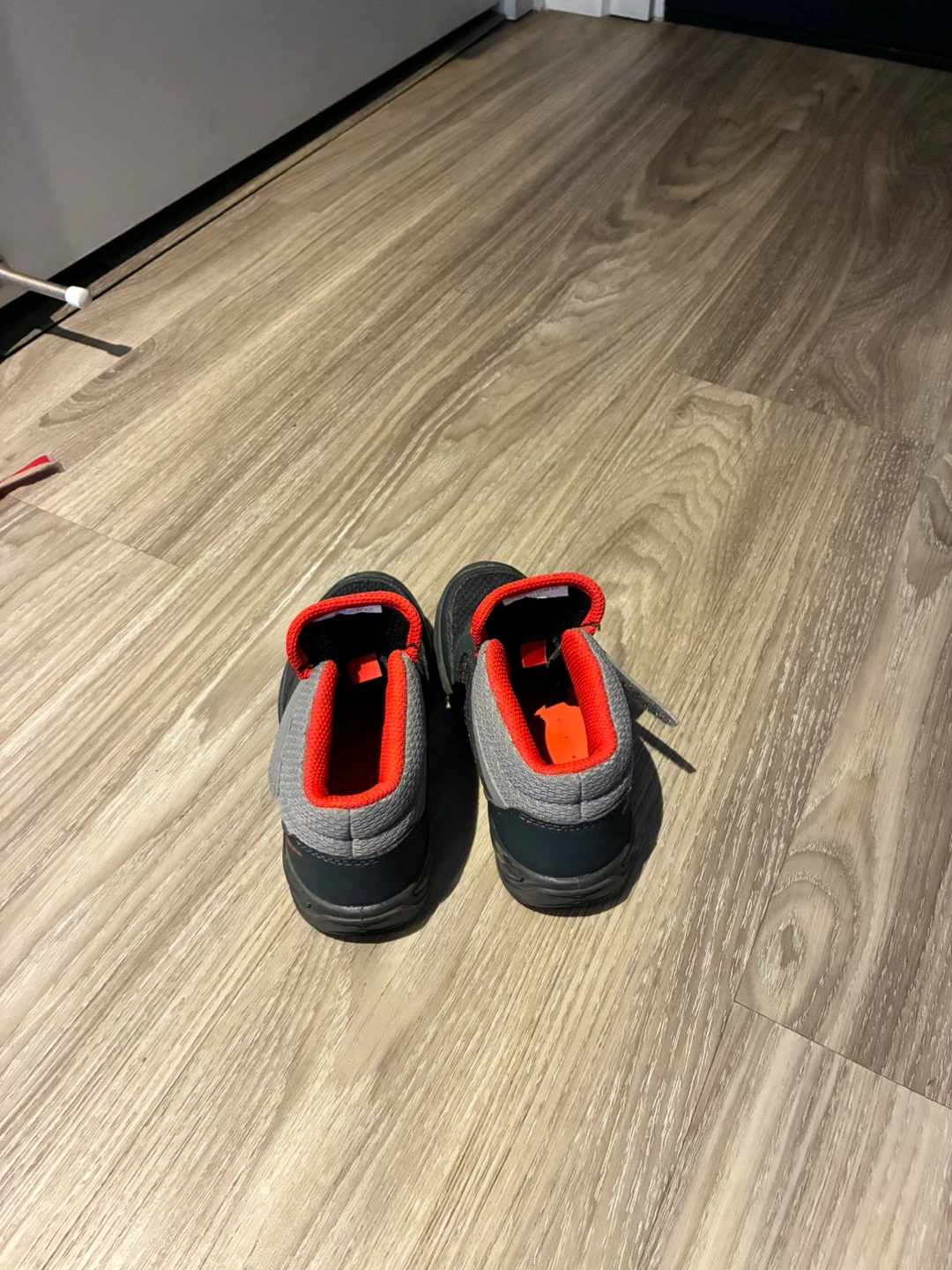 Kids hiking boots size 12.5C - photo 2