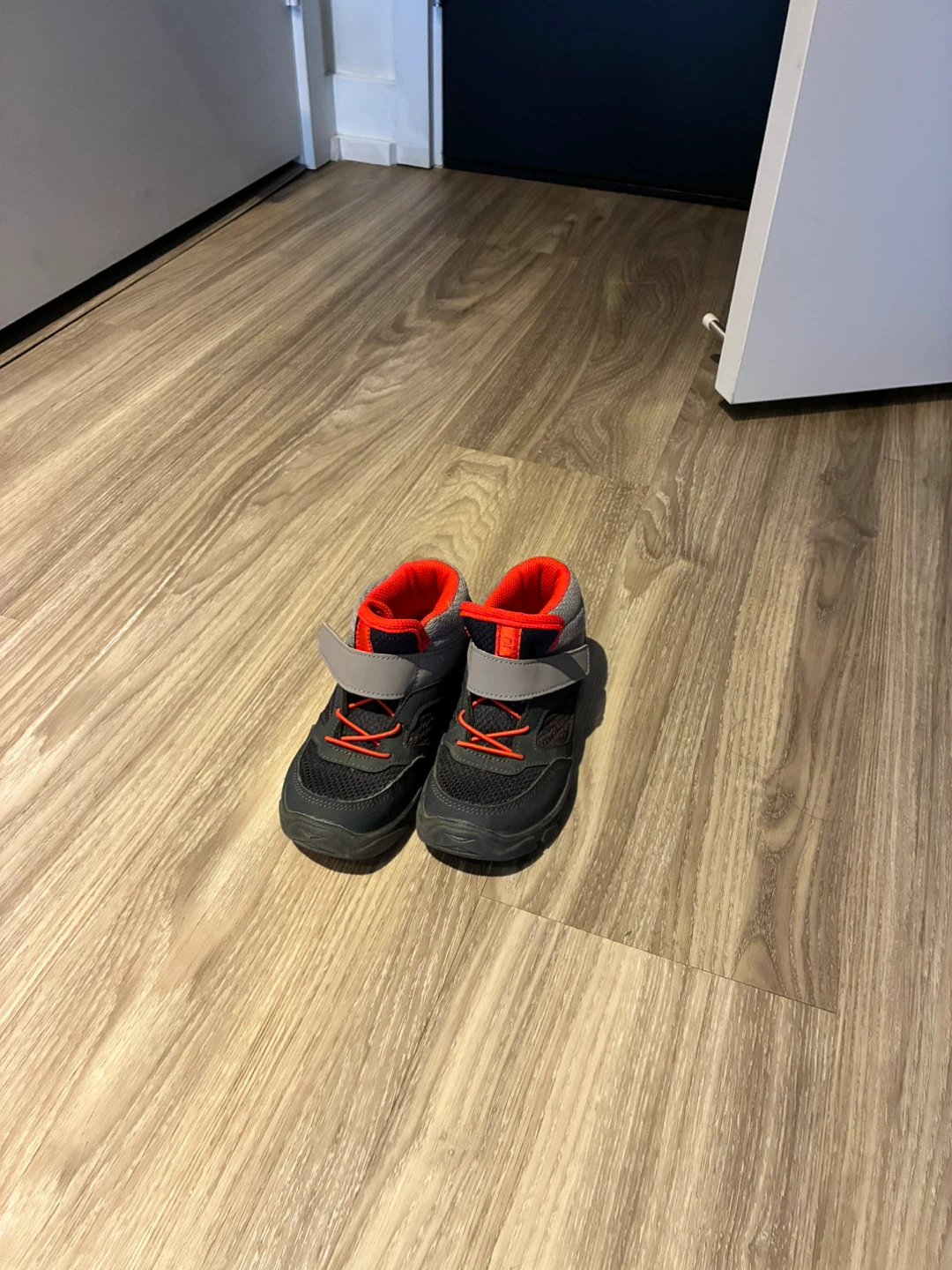 Kids hiking boots size 12.5C - photo 3
