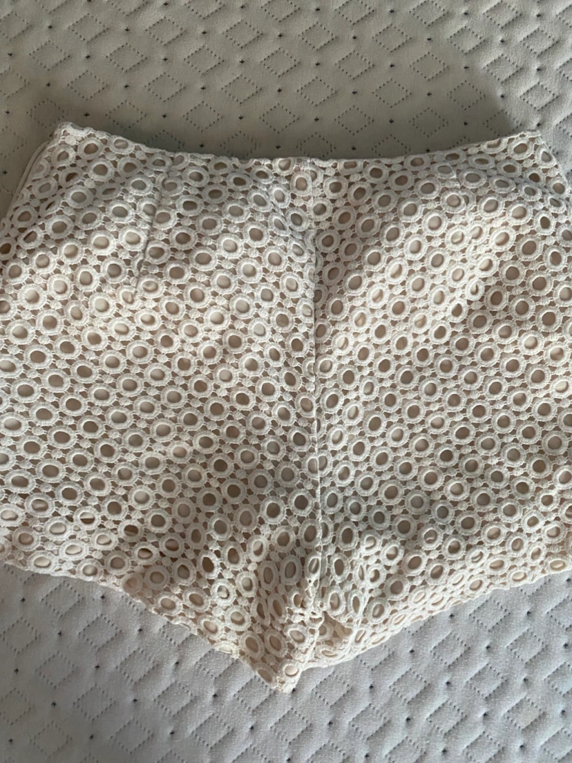 Banana Republic Eyelet Shorts Cream Size 2
