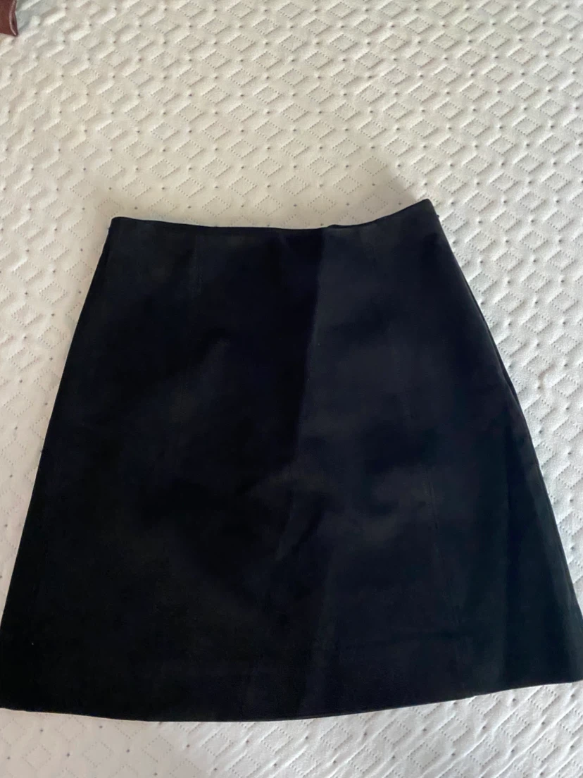 Aritzia Babaton Black Skirt size 2 - photo 2