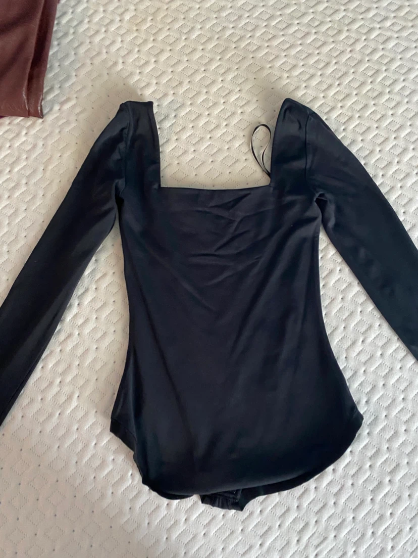 Aritzia Babaton Long Sleeve Bodysuit - photo 2