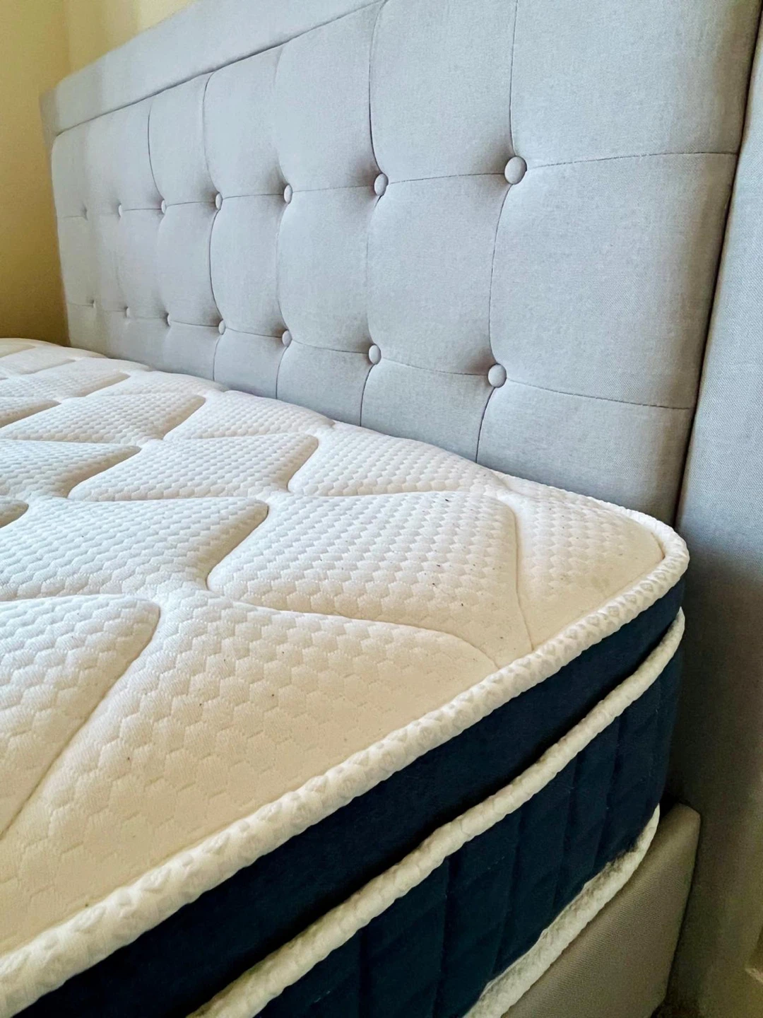 Grey Upholstered Tufted Queen Bed Frame - photo 3