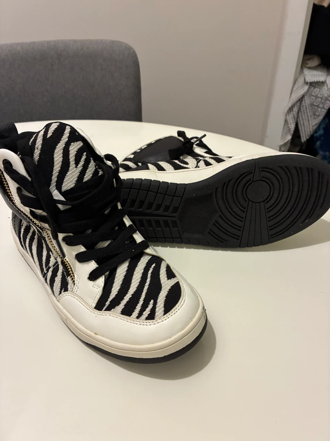 Size 8 / Zebra Print High-Top Sneakers - photo 4
