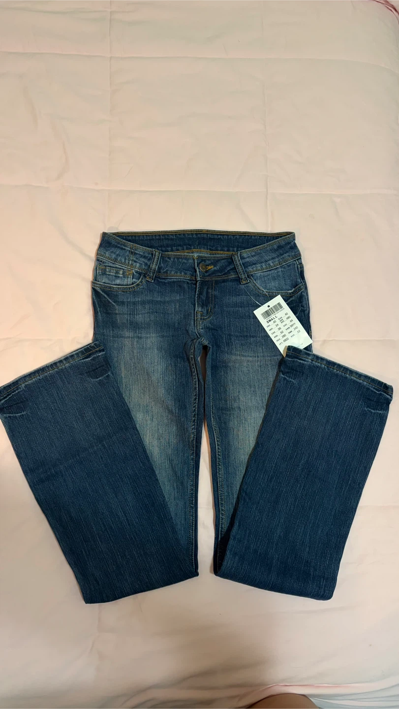 Brandy Melville Low Rise Jeans — NEW WITH TAGS