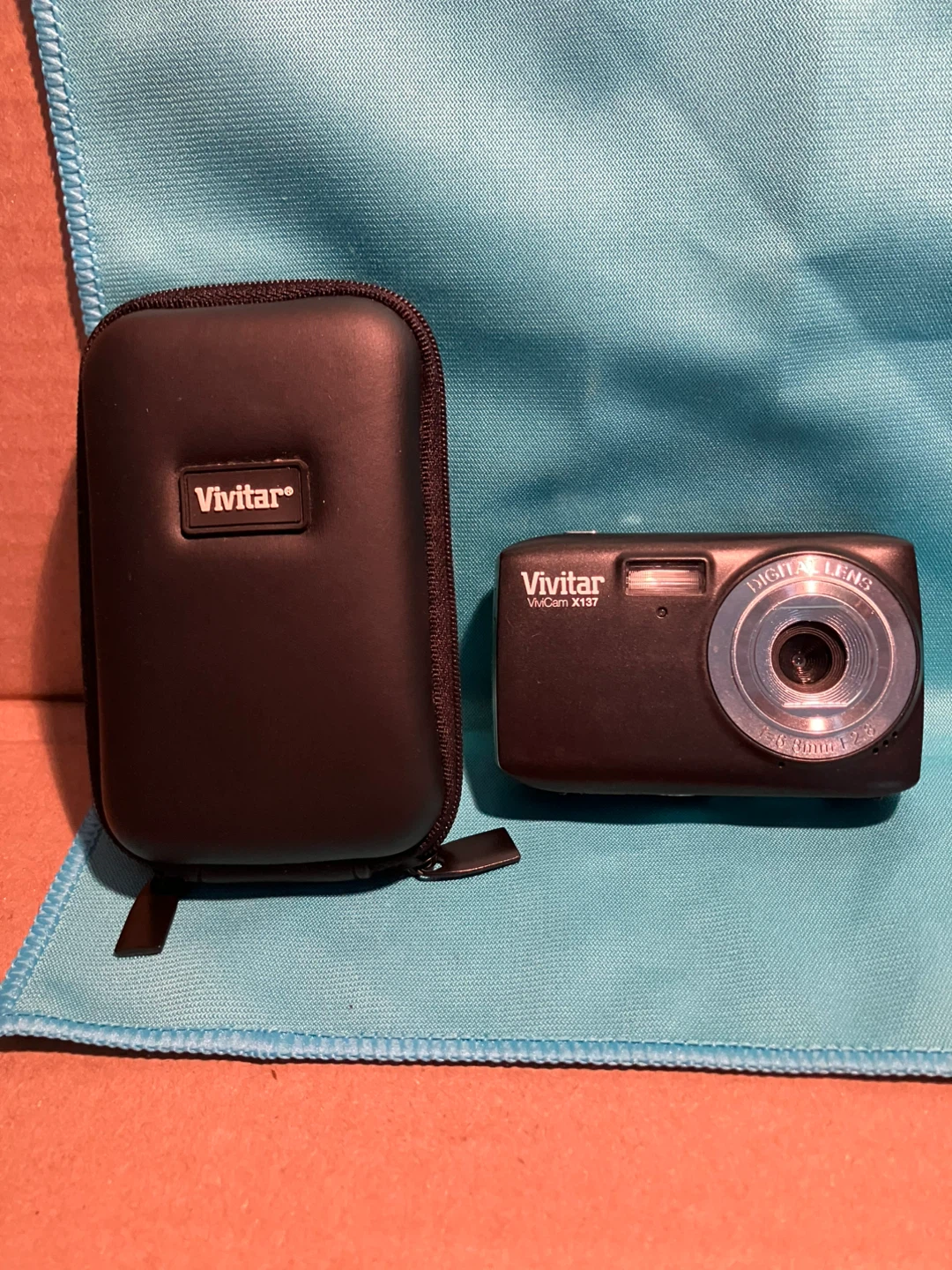 Vivitar ViviCam X137 Digital Camera