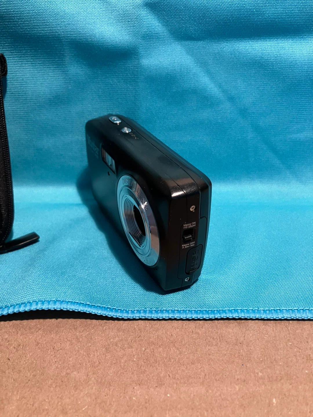 Vivitar ViviCam X137 Digital Camera - photo 4