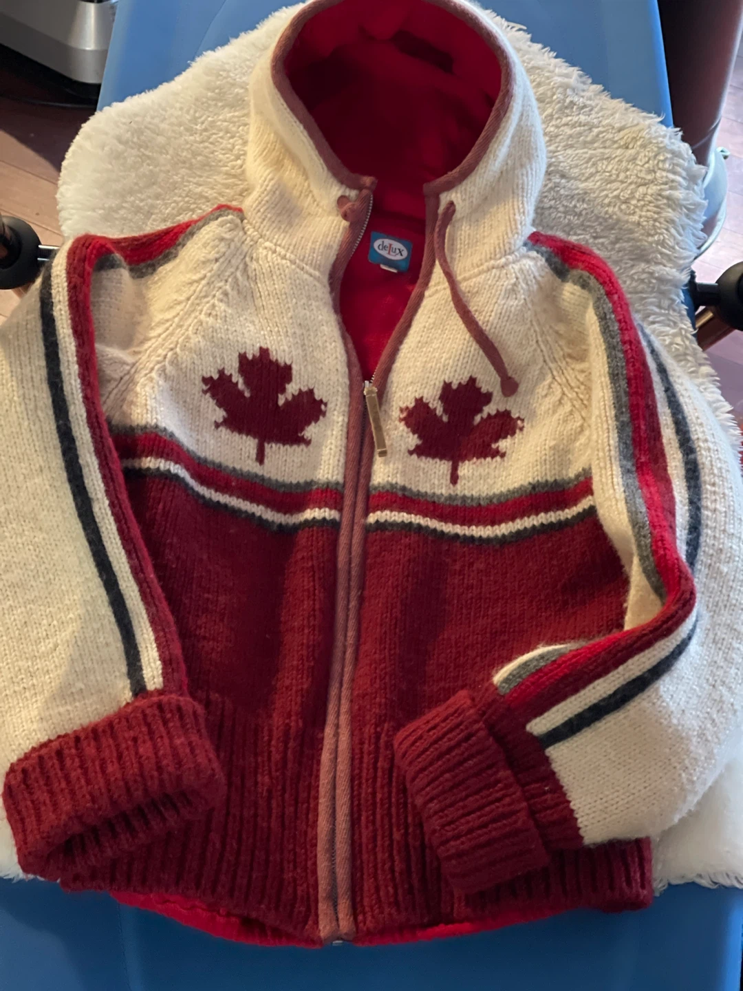 deLux Canadian Maple Leaf Knit Zip-Up Hoodie 100% Wool - photo 2