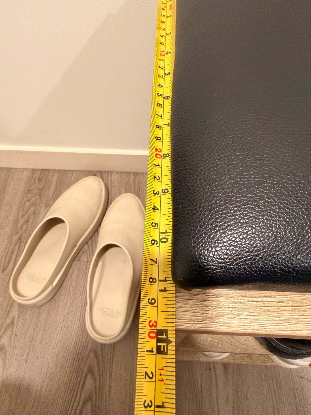 Moving Sale - Shoe storage bench with cushion - photo 3