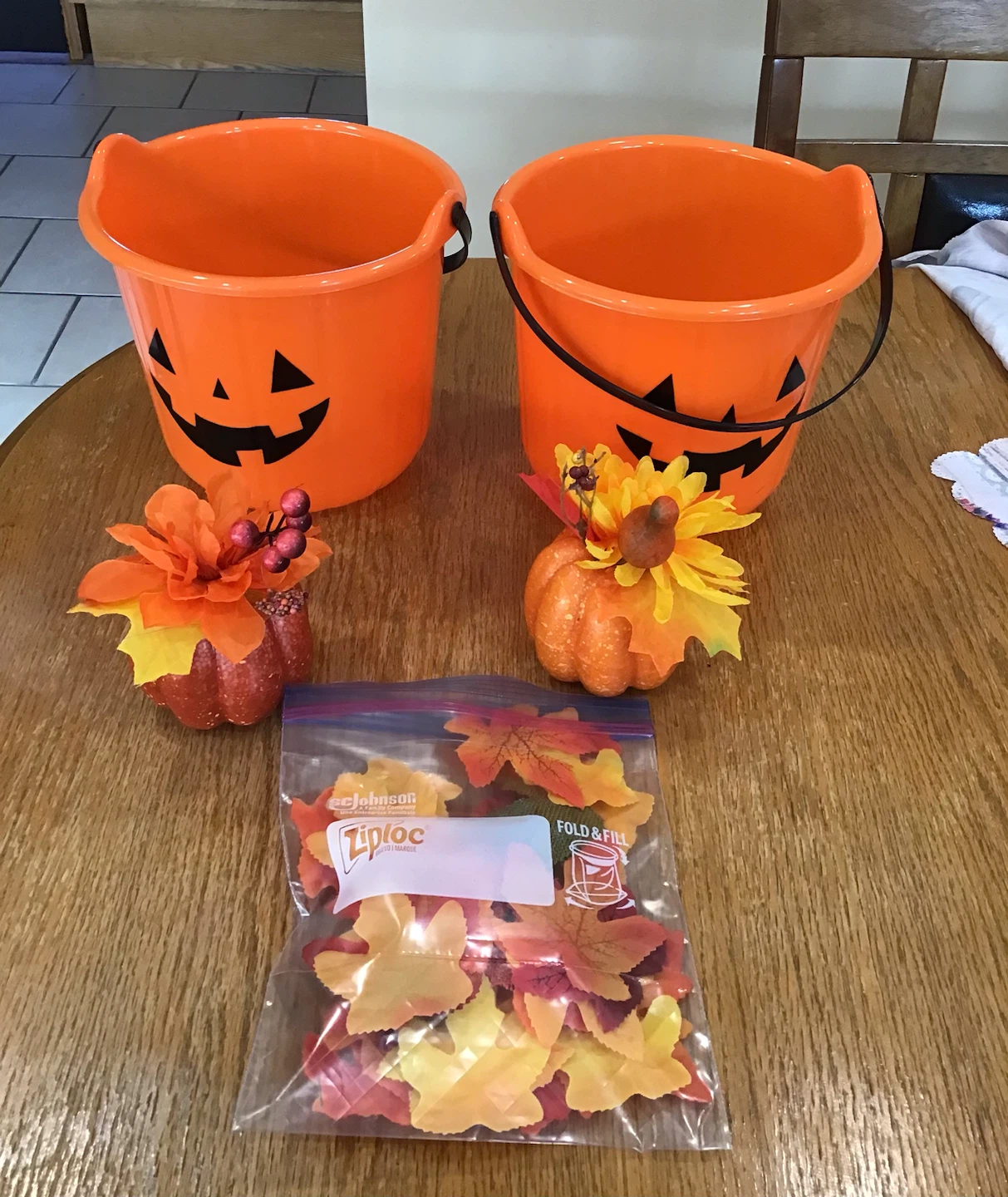 Halloween Decor Set with Pumpkin Buckets - photo 2