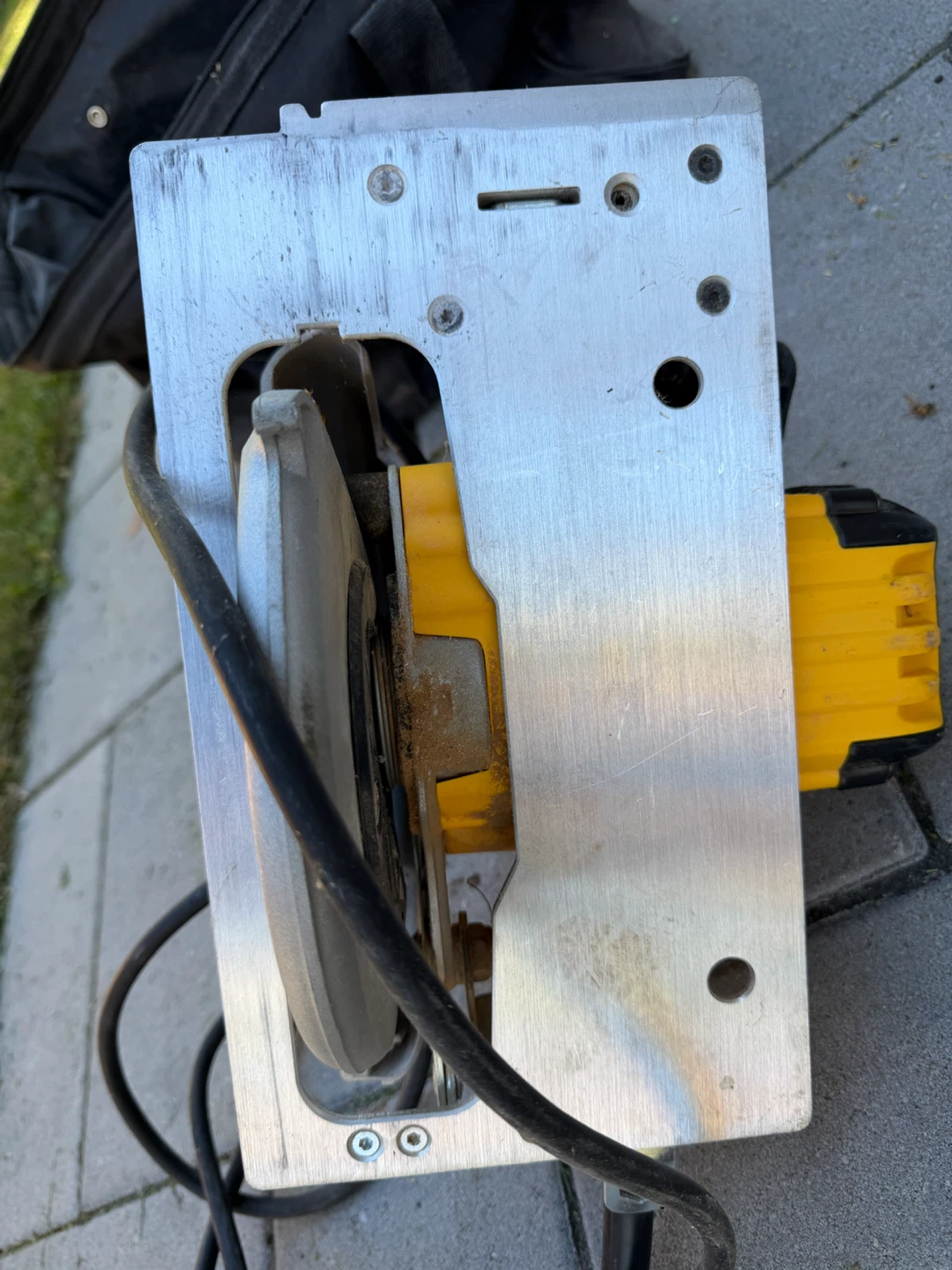DeWalt DWE575 7-1/4 inch Circular Saw - photo 4
