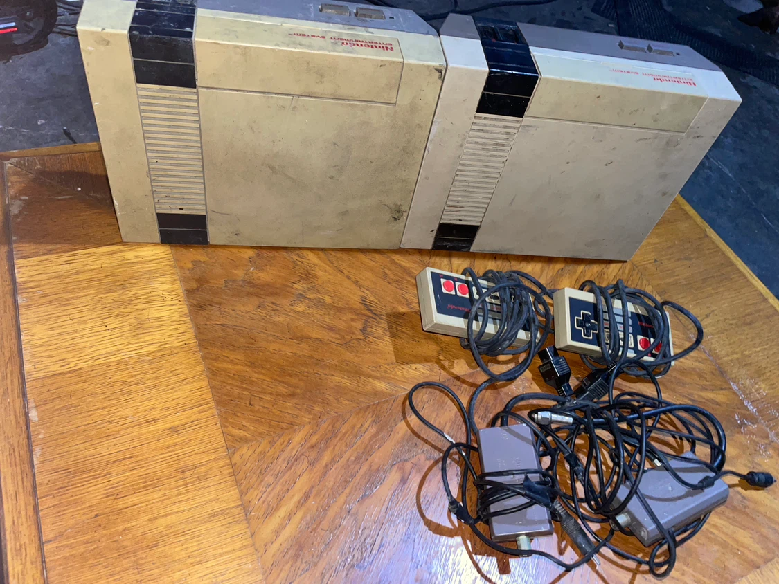 Two Nintendo Entertainment System Consoles - photo 4
