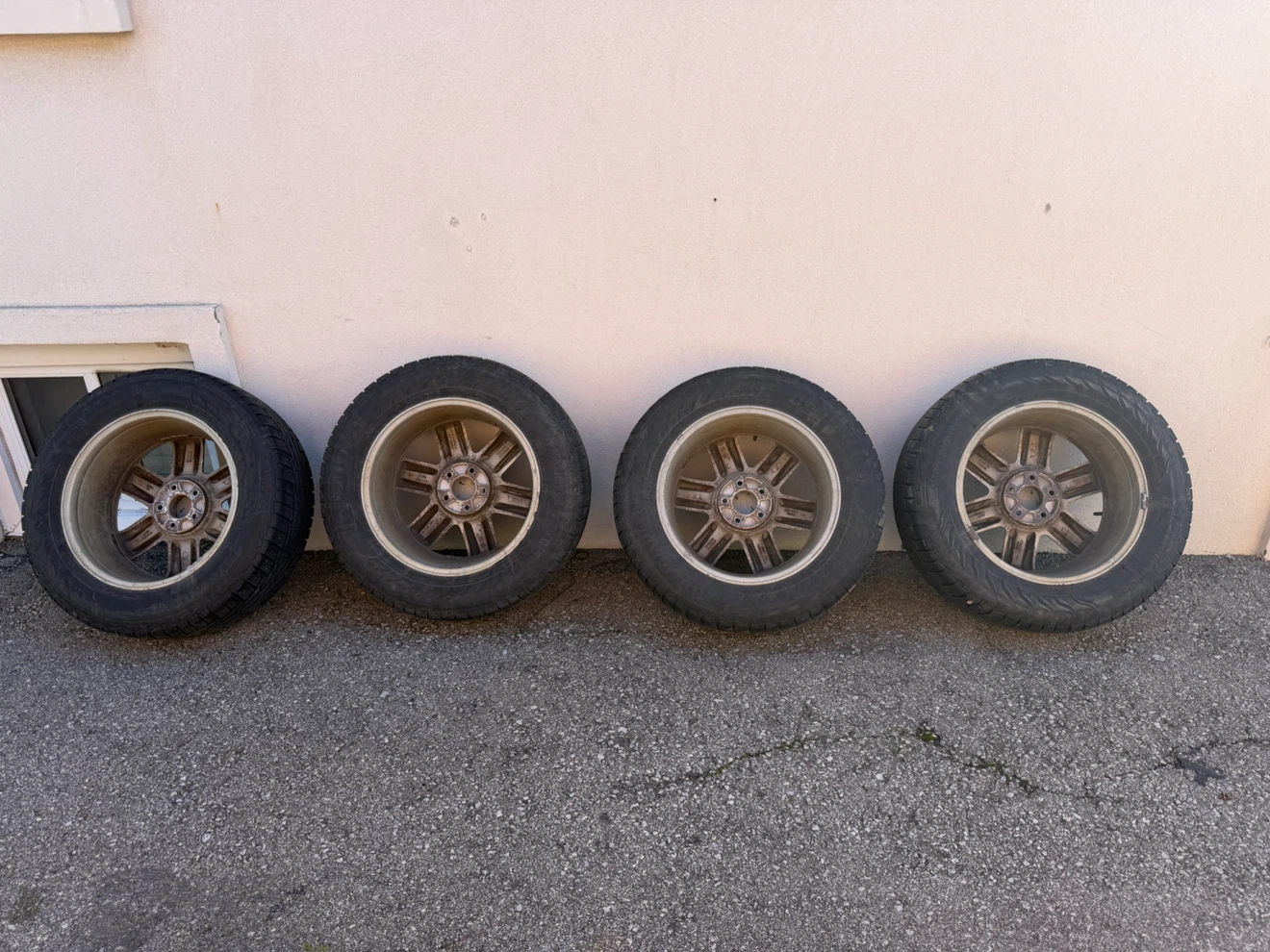 Set of 4 Nissan Winter Tires and Rims - photo 2