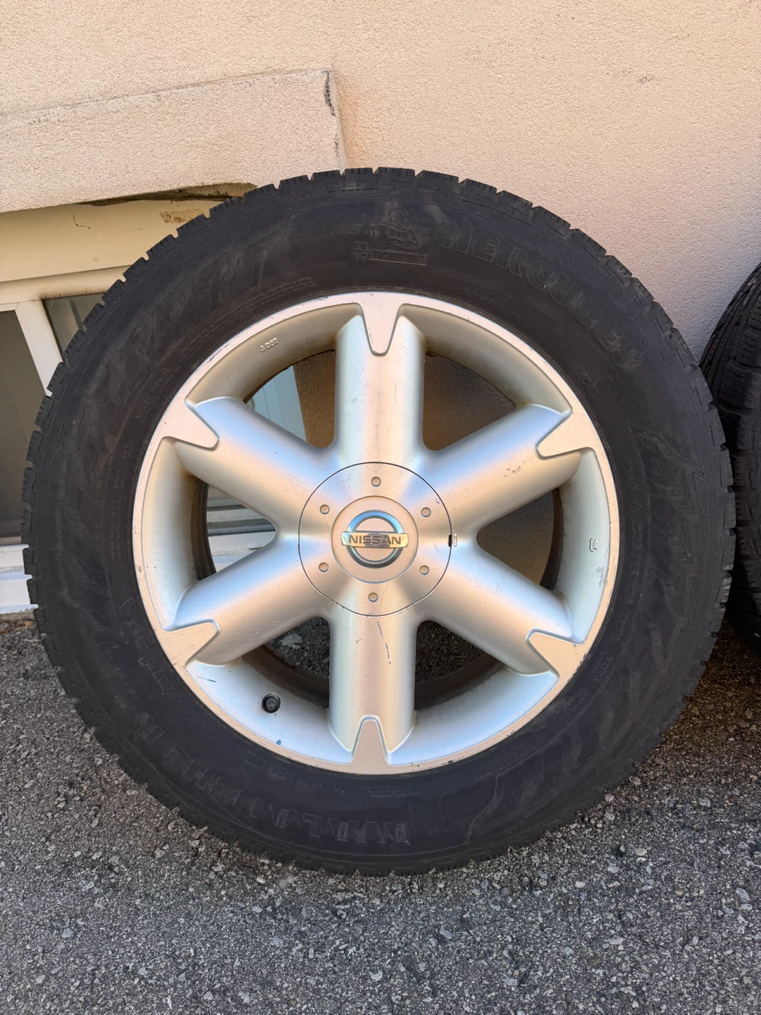 Set of 4 Nissan Winter Tires and Rims - photo 3