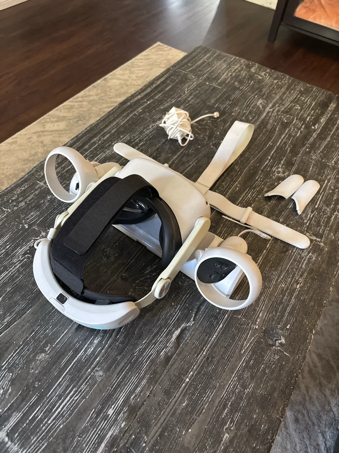 Oculus quest 2 with rechargeable head strap and charging dock - photo 2