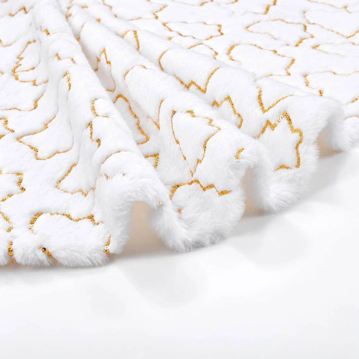 Brand New 36 Inch White Faux Fur Tree Skirt - photo 4
