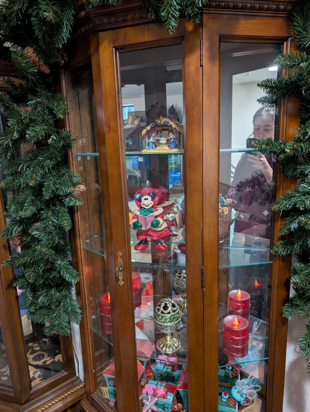 ⏰ P/UP Oct. 19th!  Vintage Wooden Curio Cabinet - photo 4