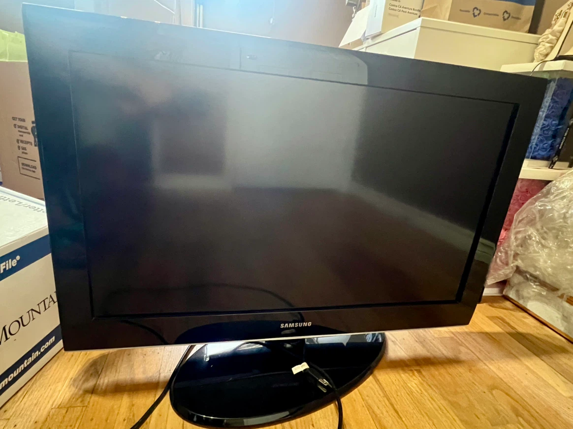 Samsung 32 inch LCD TV (LN32A550P3F)