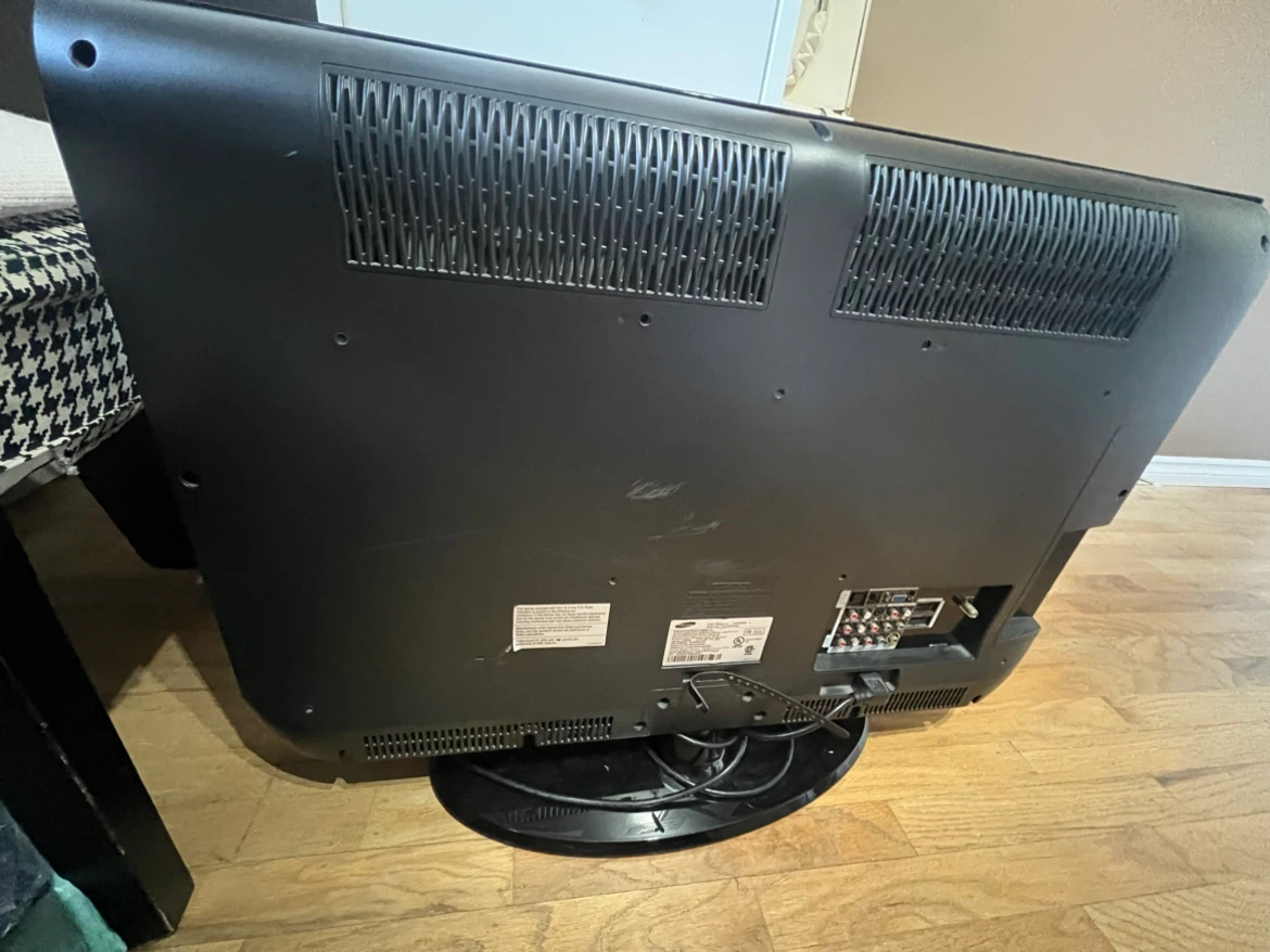 Samsung 32 inch LCD TV (LN32A550P3F) - photo 2