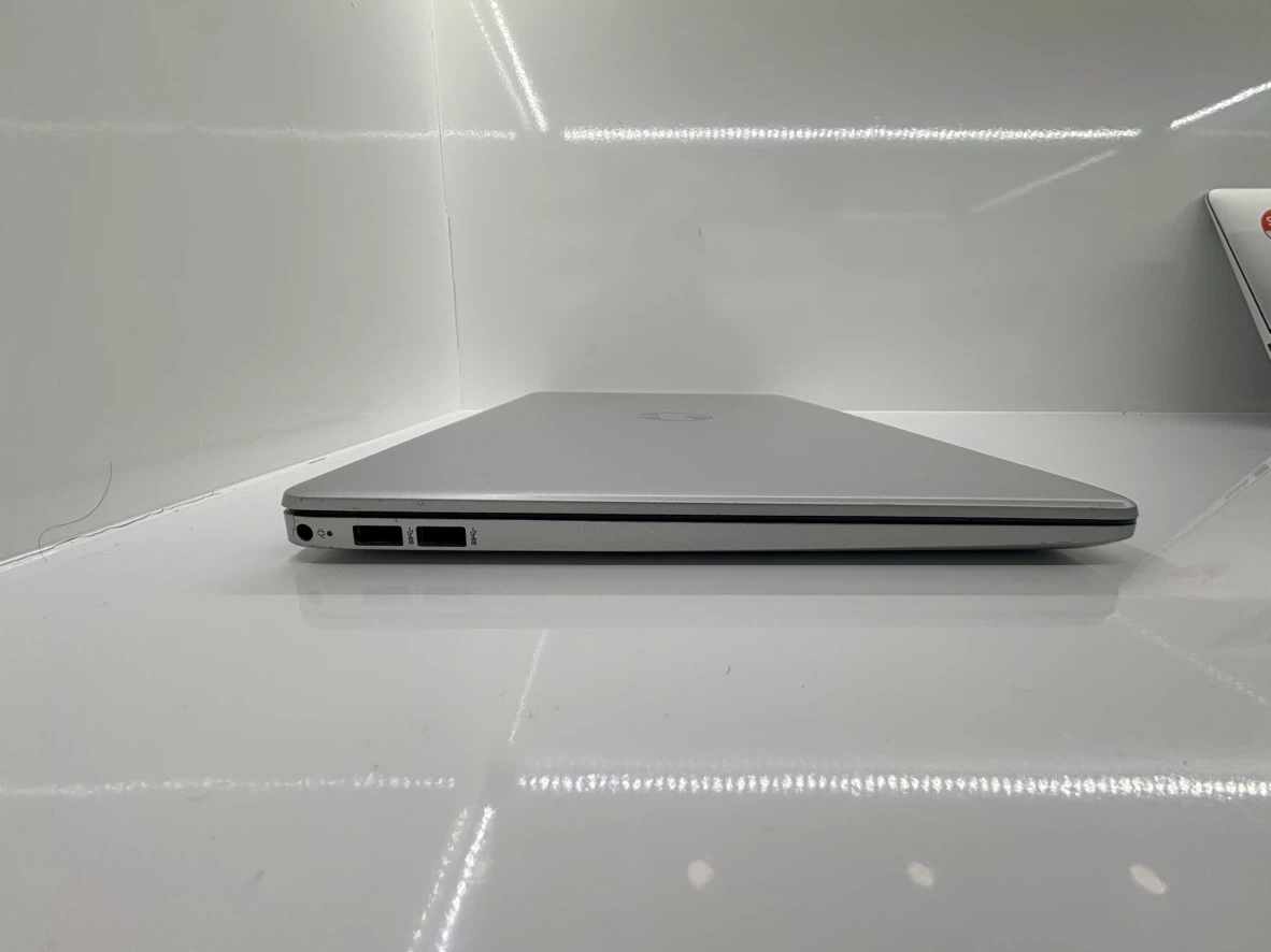 HP Laptop 15-dy5028ca Intel Core i7 Silver