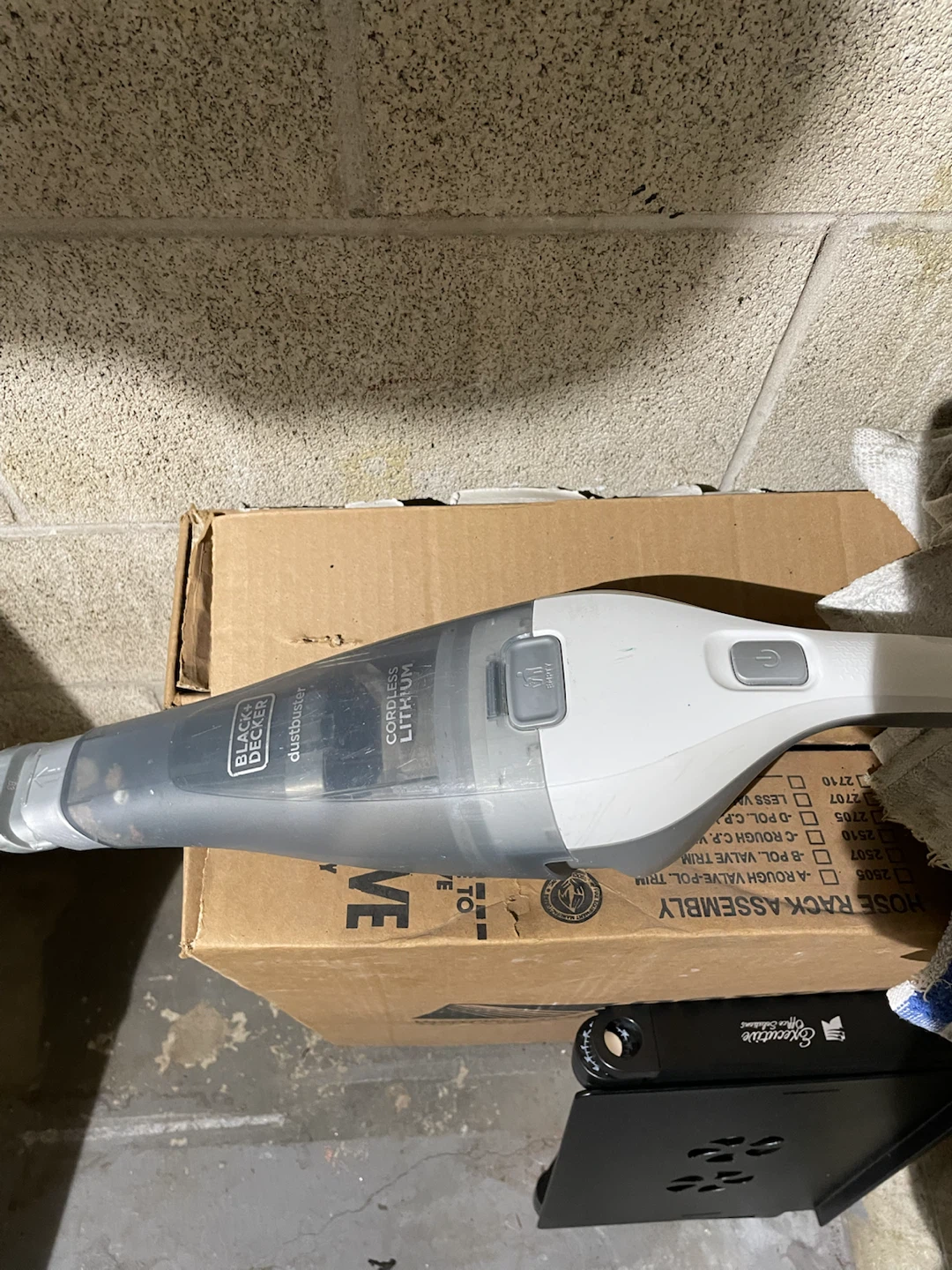 Black+Decker Dustbuster Cordless Lithium Handheld Vacuum - photo 2