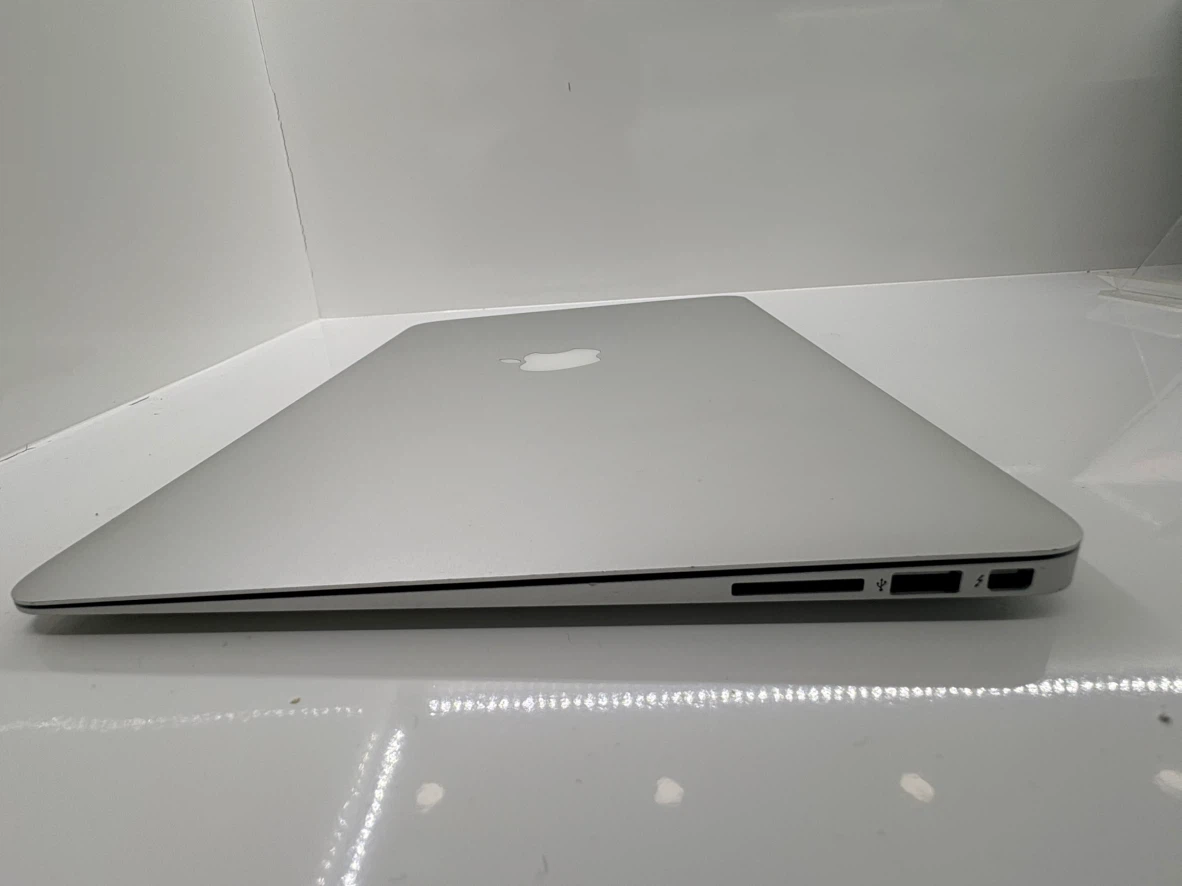 Apple MacBook Air A1466 - photo 3