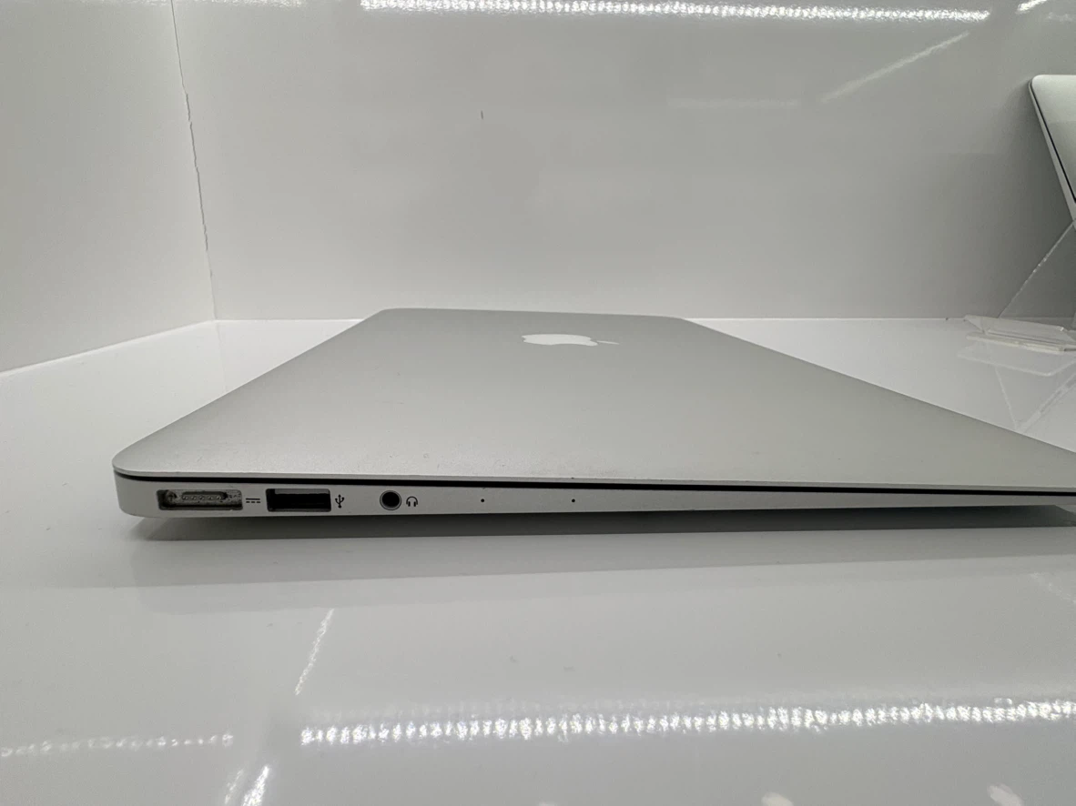Apple MacBook Air A1466 - photo 4