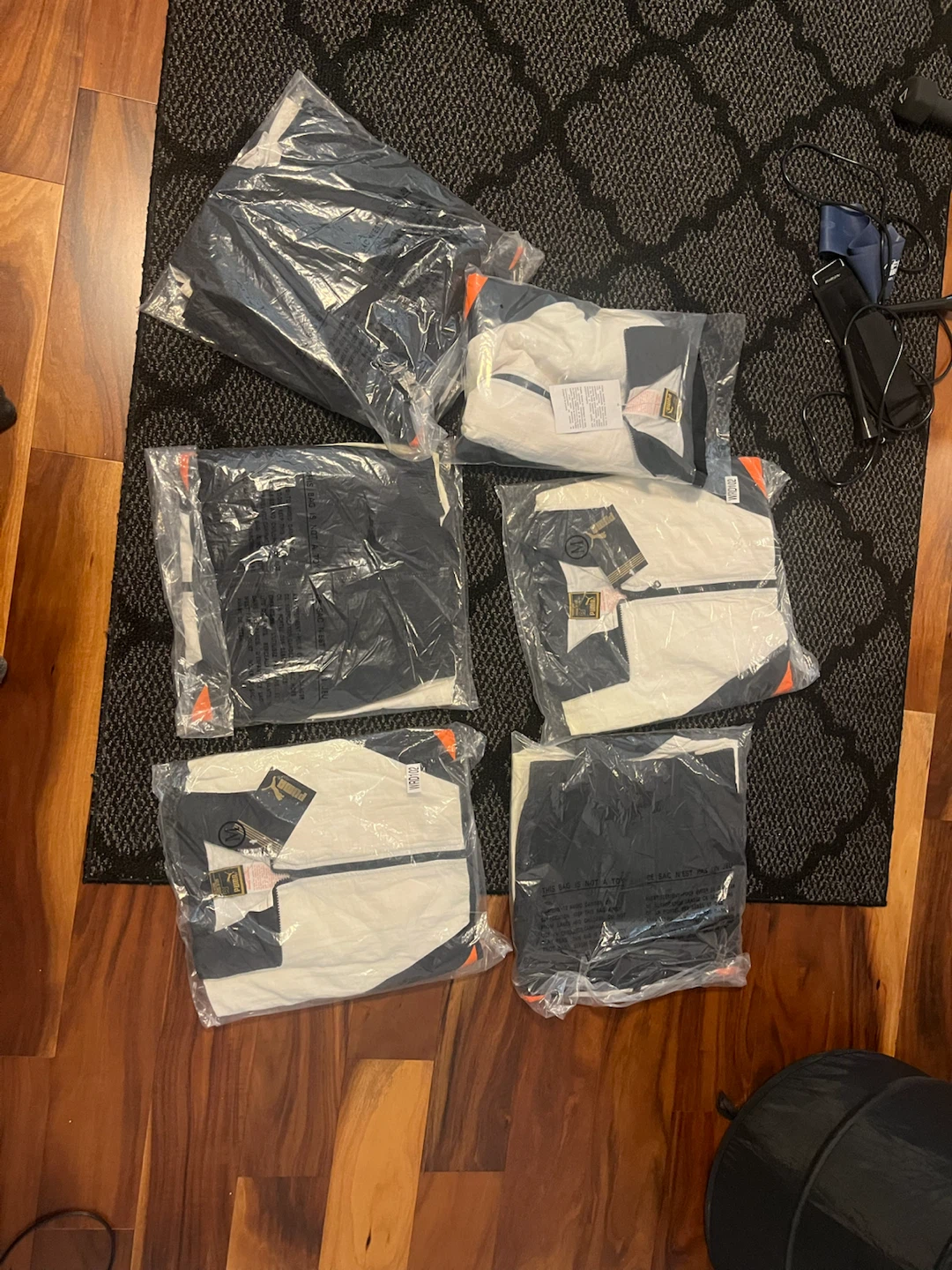 Puma Windbreaker Jacket - Size Medium - photo 4