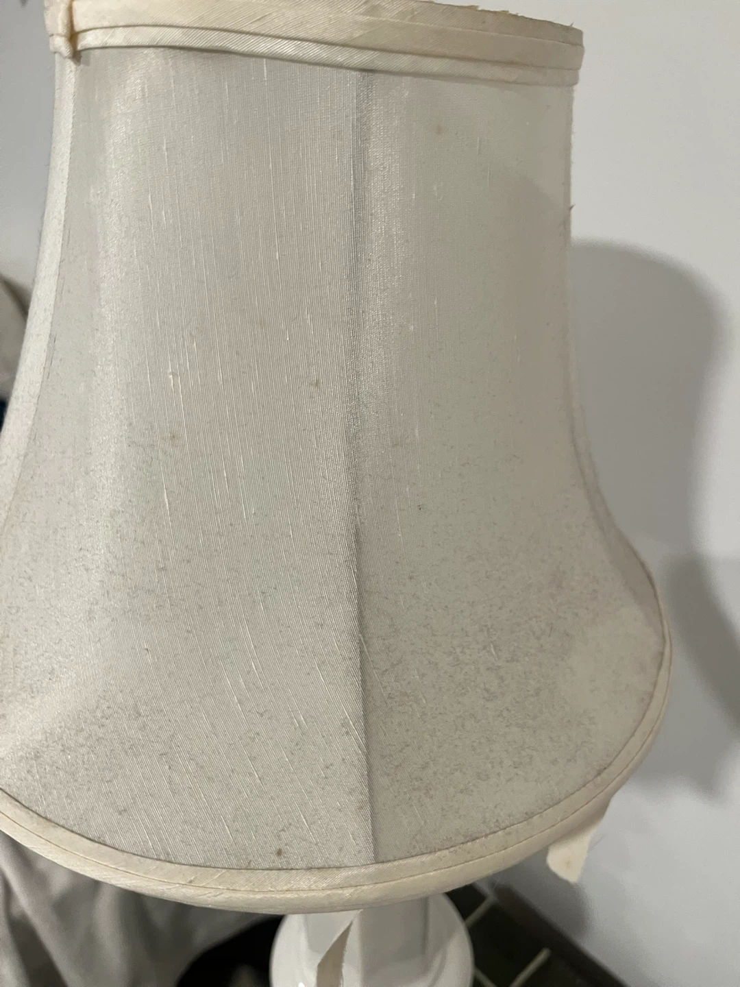 White Ceramic Table Lamp - photo 4
