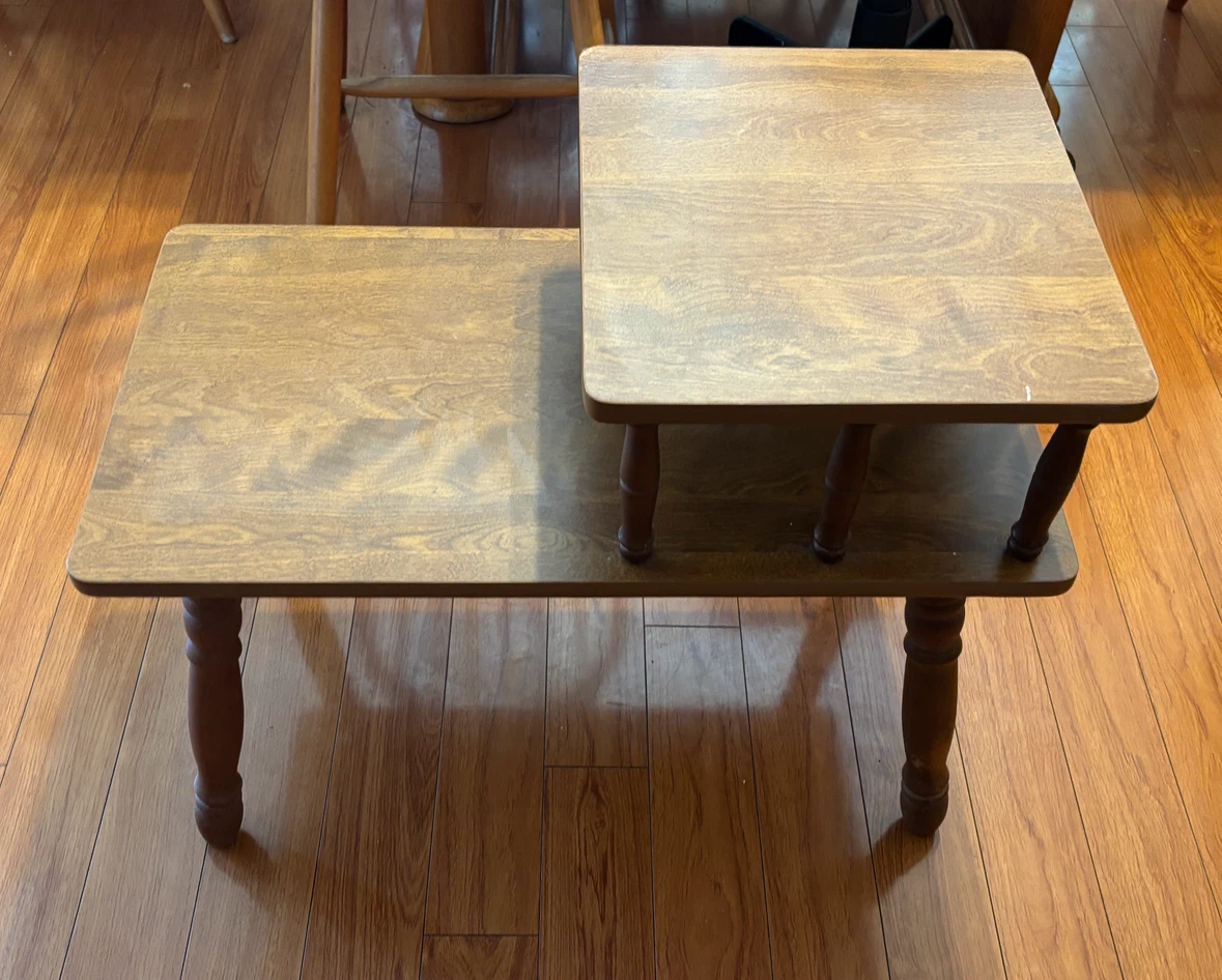 Beautiful Vintage 2-Tiered Side Table