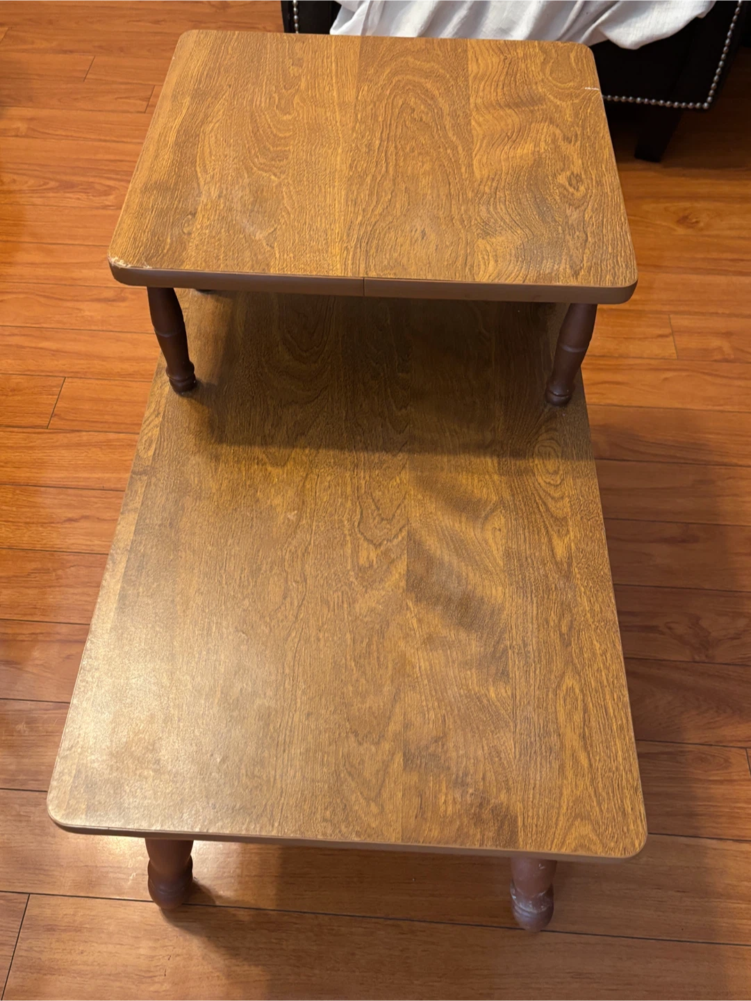 Beautiful Vintage 2-Tiered Side Table - photo 2