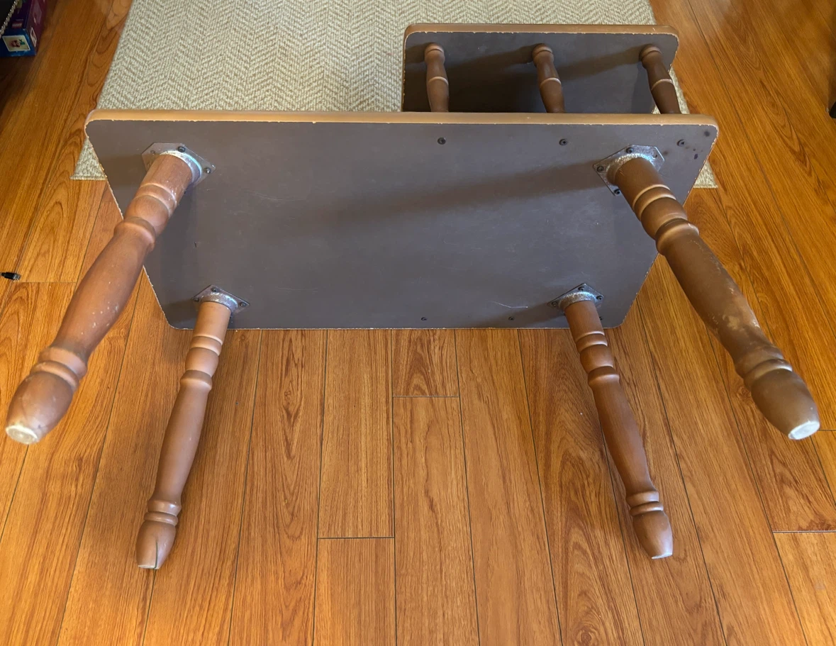 Beautiful Vintage 2-Tiered Side Table - photo 4