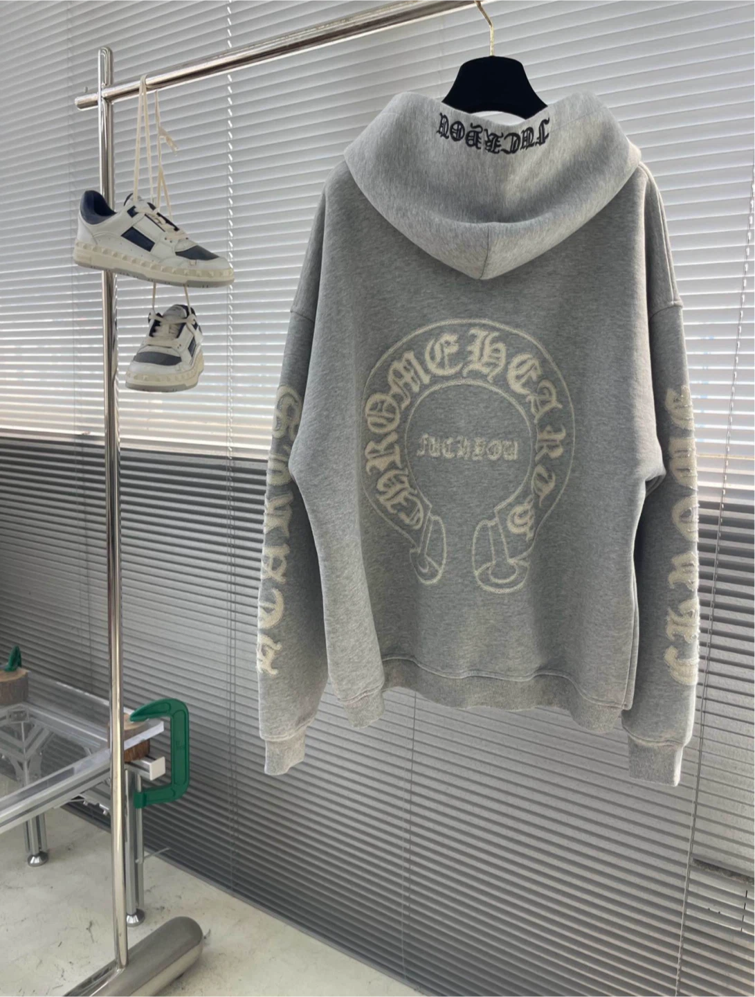 Grey Crome hearts zip up size L - photo 5