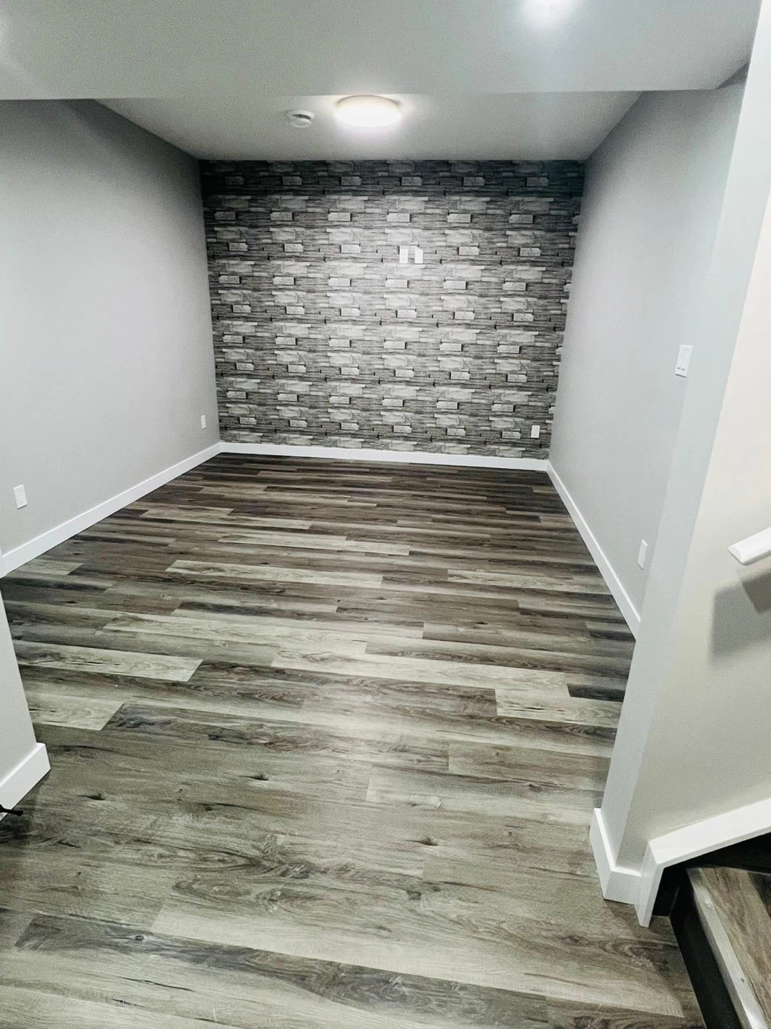 Basement for rent - photo 2