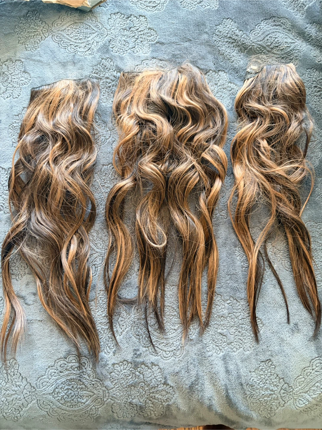 18” Wavy Lt Brown and Blonde Highlighted Hair Extensions