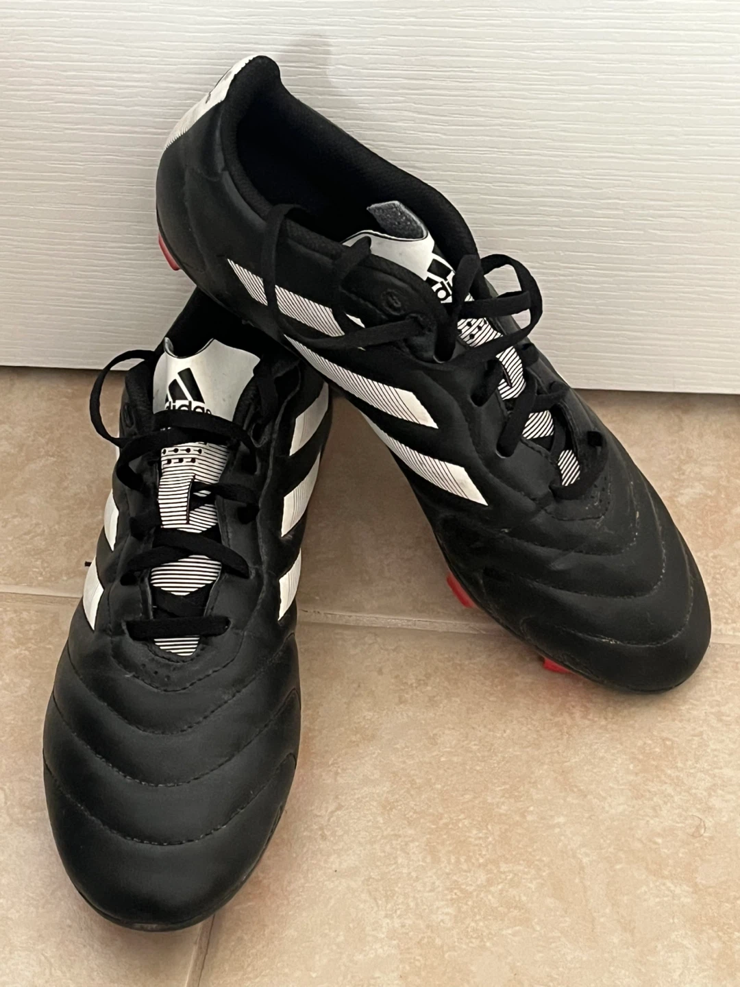 Adidas Soccer Cleats • Men’s Size Size 9