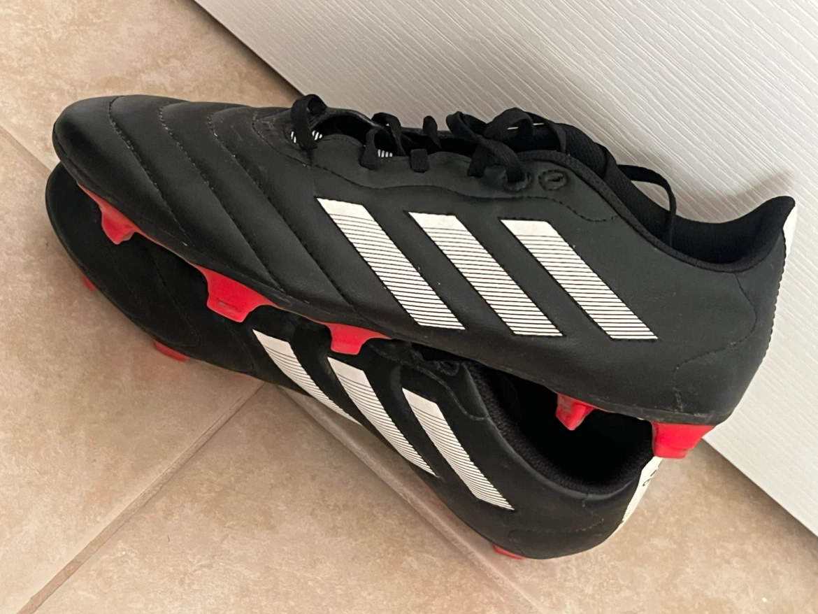 Adidas Soccer Cleats • Men’s Size Size 9 - photo 2