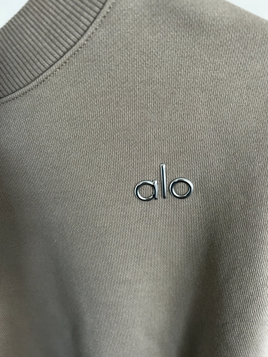 ALO Accolade Crew Neck Pullover, Gravel Color, size XS - photo 3