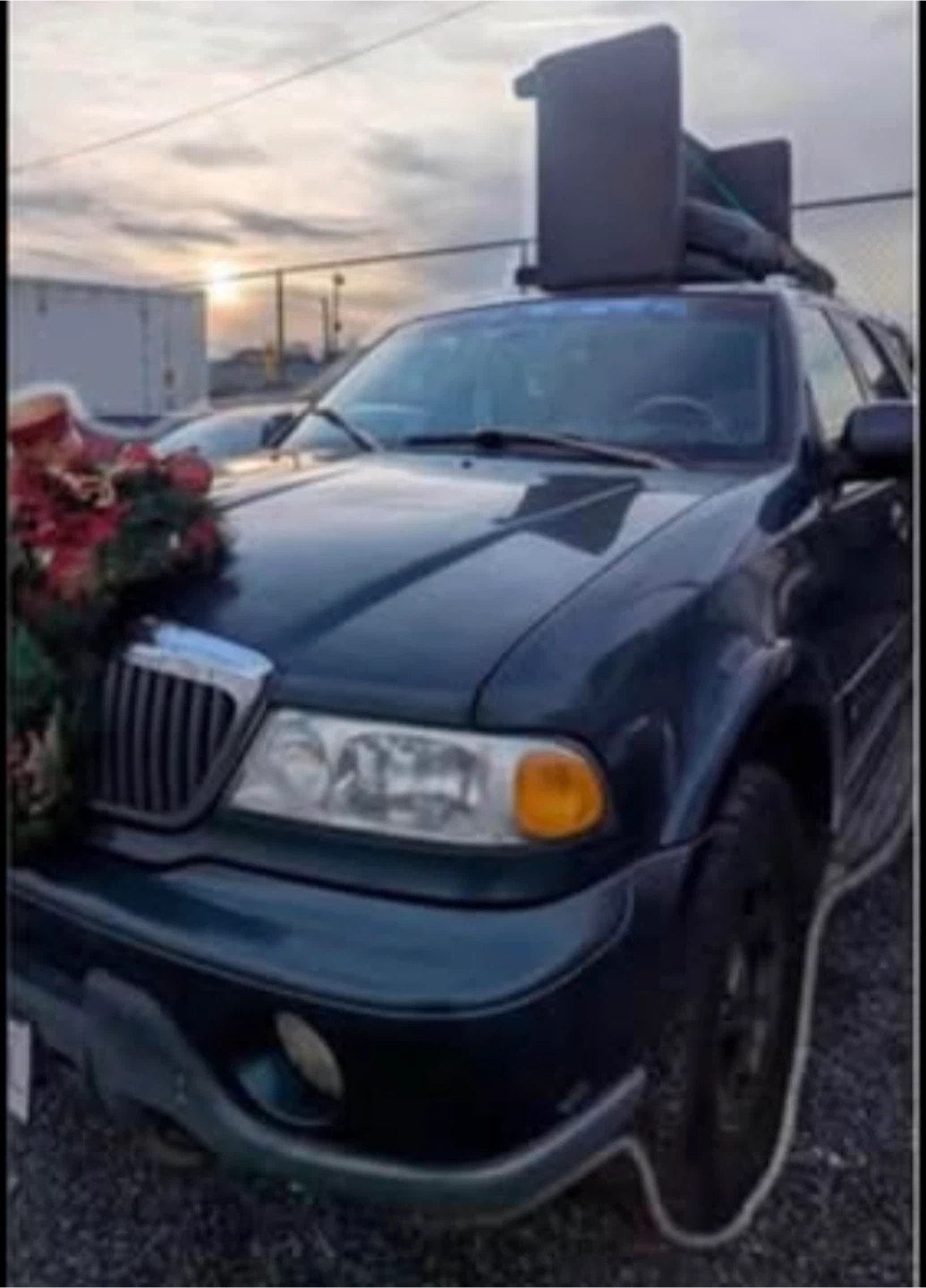 2000 Lincoln Navigator (the good one) (needs towing) - photo 2