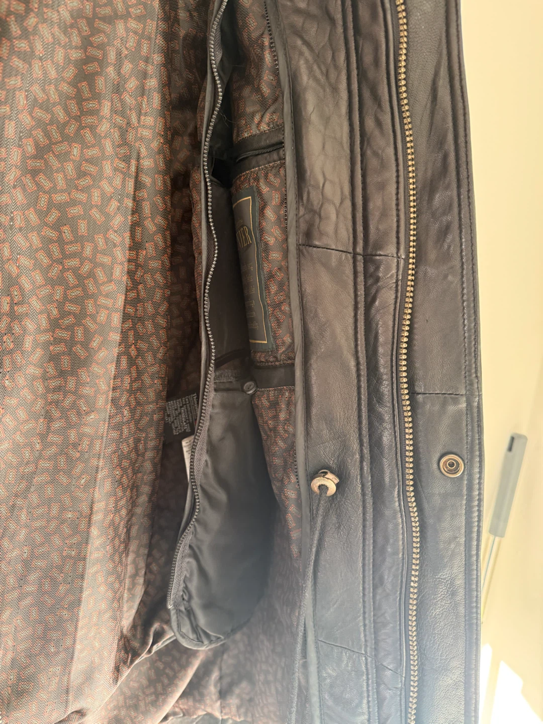 Danier Men's Genuine Leather Jacket, Size S/P - photo 5