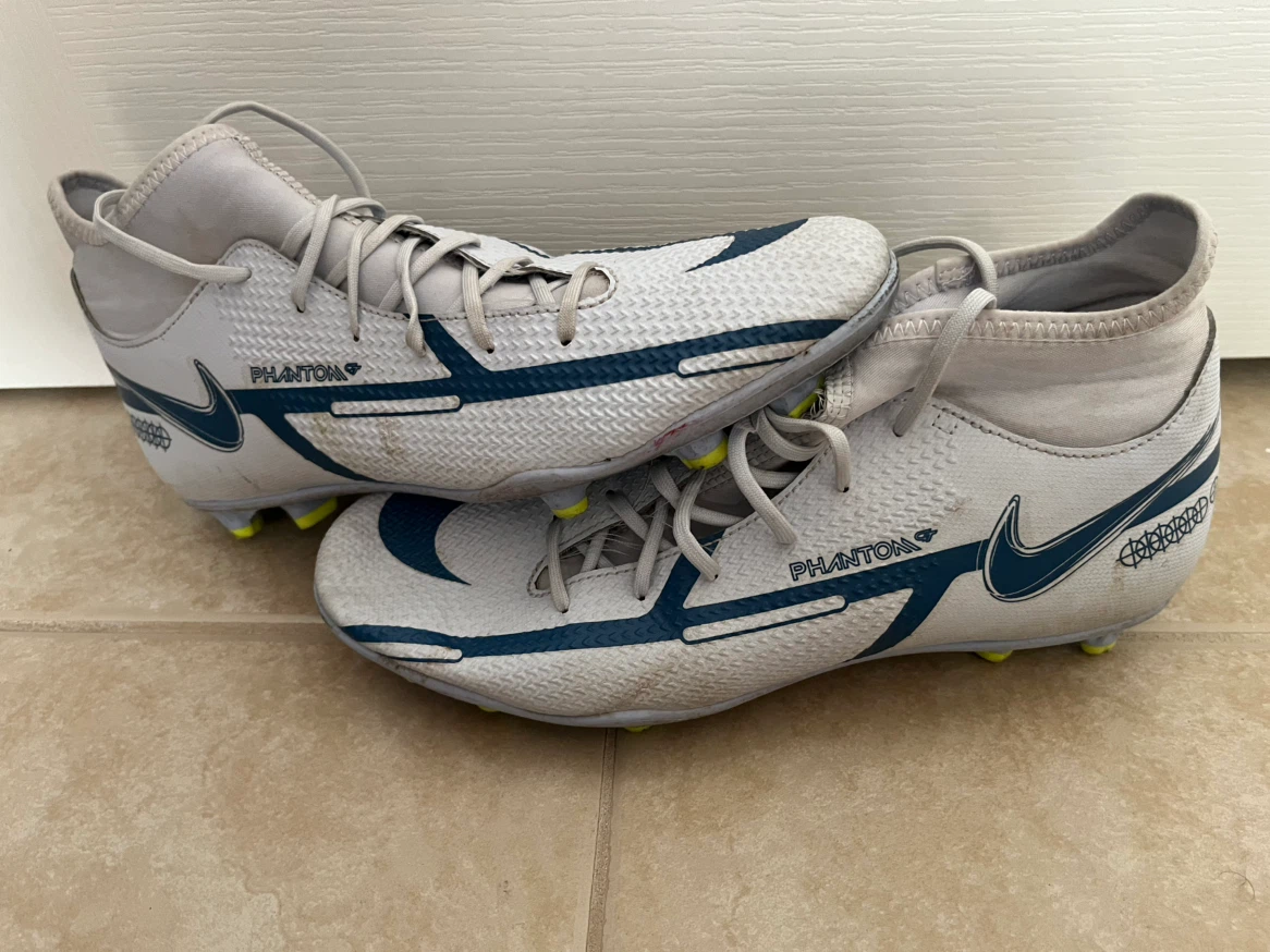 Nike Phantom Soccer Cleats ⚽️ Men's Size 8