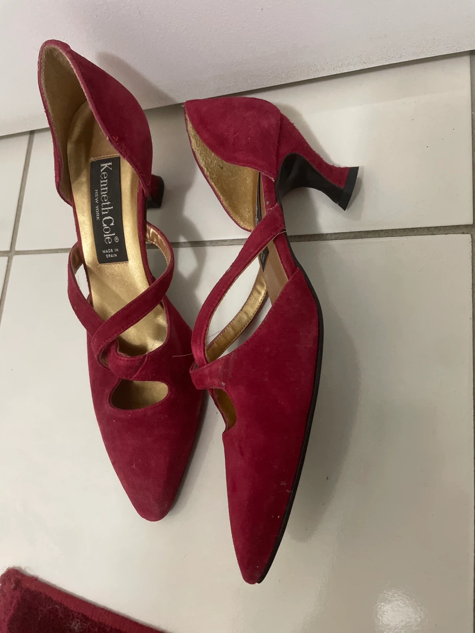 Kenneth Cole Red Suede Heels Size 7.5B - photo 2