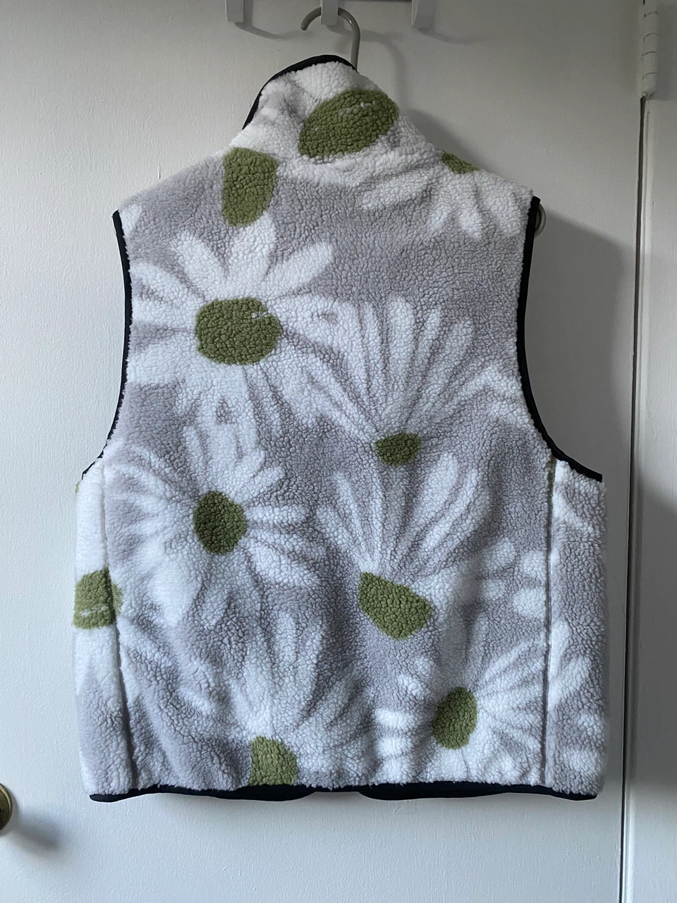 ASOS Design Daisy Print Fleece Vest - photo 2