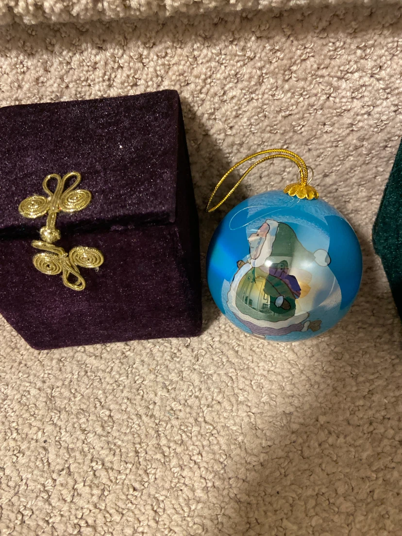 Set of 3 Christmas Ornaments with Velvet Boxes - photo 2