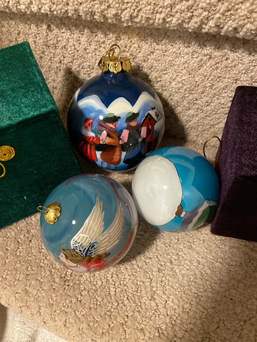 Set of 3 Christmas Ornaments with Velvet Boxes - photo 4