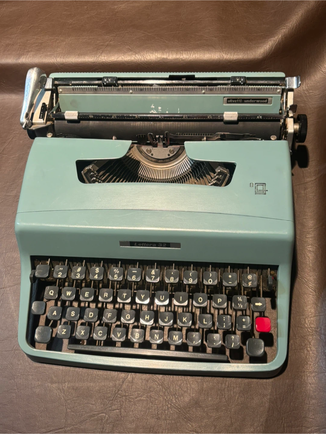 Vintage Antique Olivetti Lettera 32 Typewriter - photo 2