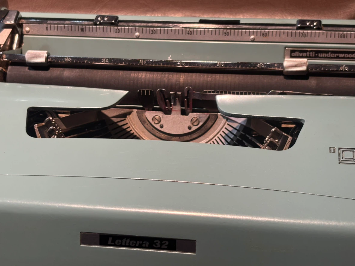 Vintage Antique Olivetti Lettera 32 Typewriter - photo 5
